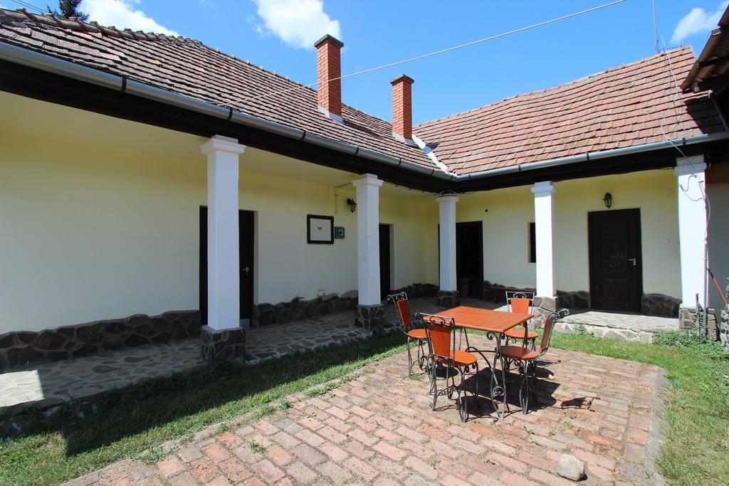 Toldi Vendégház Felsőtold Exterior foto
