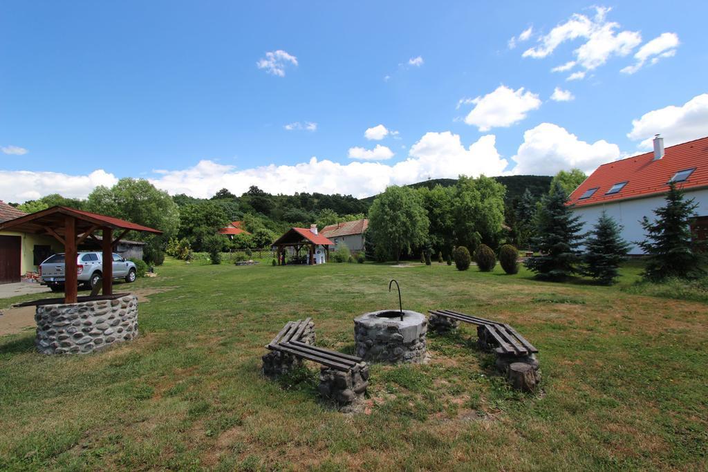 Toldi Vendégház Felsőtold Exterior foto